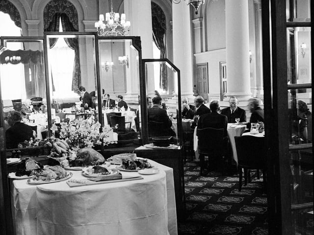 The dining room of the George Hotel, in George Street, in April 1960.