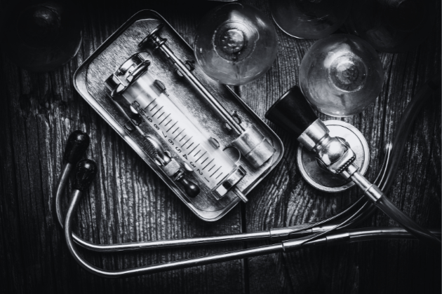 Delve into the fascinating history of how surgeons and physicians used the five senses to diagnose and understand diseases like cancer 300 years ago. Dr. Claire Turner explores historical accounts of "foetid tumours" and "rotten bodies" to show how our senses shaped the medical relationship with illness when cures were scarce.  🔎 Thackray Museum of Medicine, Beckett Street.