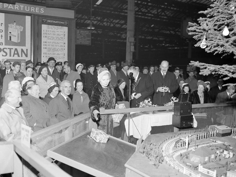 The Christmas Tree in Waverley Station officially lit by Bailie R McLaughlin in 1961.