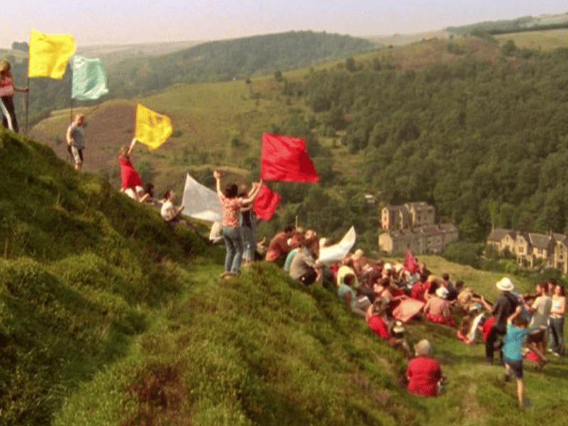 Set in the lush, green Calder Valley, this film offers a different aesthetic from the typical industrial Yorkshire drama. It follows the obsessive relationship between two teenage girls from very different social backgrounds during a sweltering summer in Todmorden. It is atmospheric and dreamy, highlighting the hidden, more bohemian side of West Yorkshire.