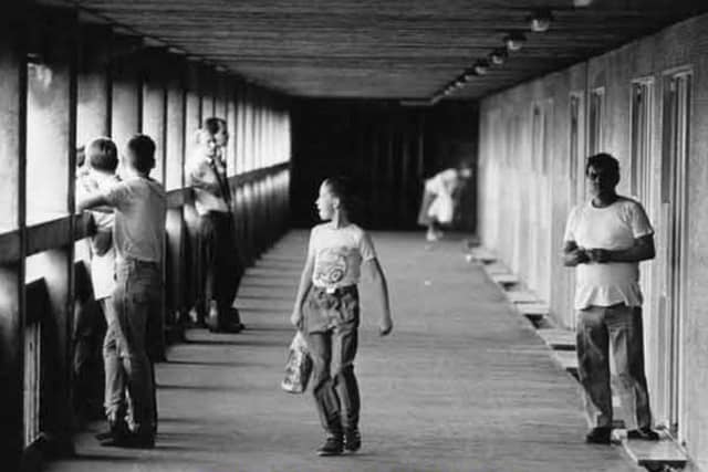 A landing at the Kelvin flats, on Infirmary Road, Sheffield, in August 1987