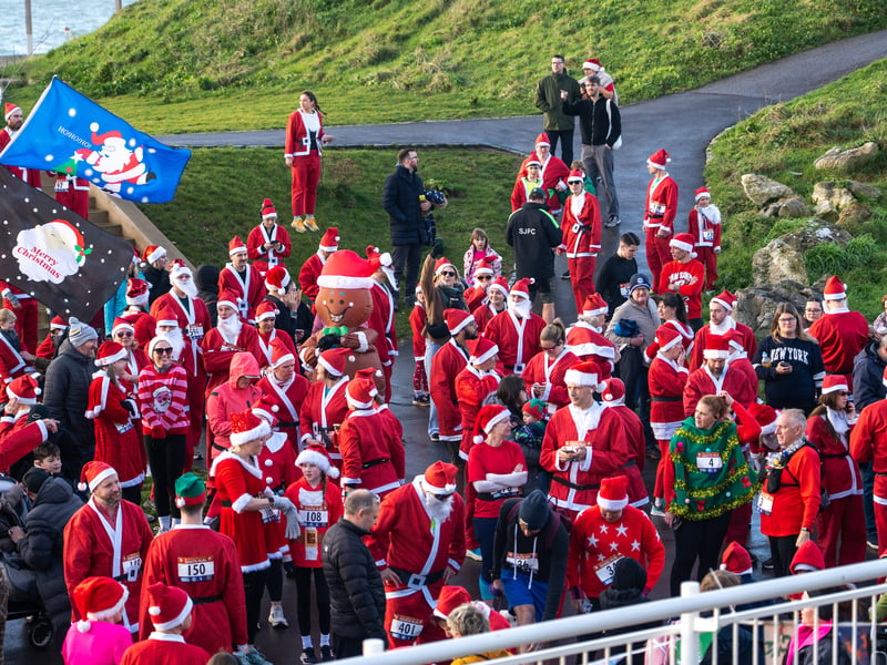 Southsea turned into a sea of red as hundreds of people took part in the Santa 5k and 10k. 


Picture: Alec Chapman