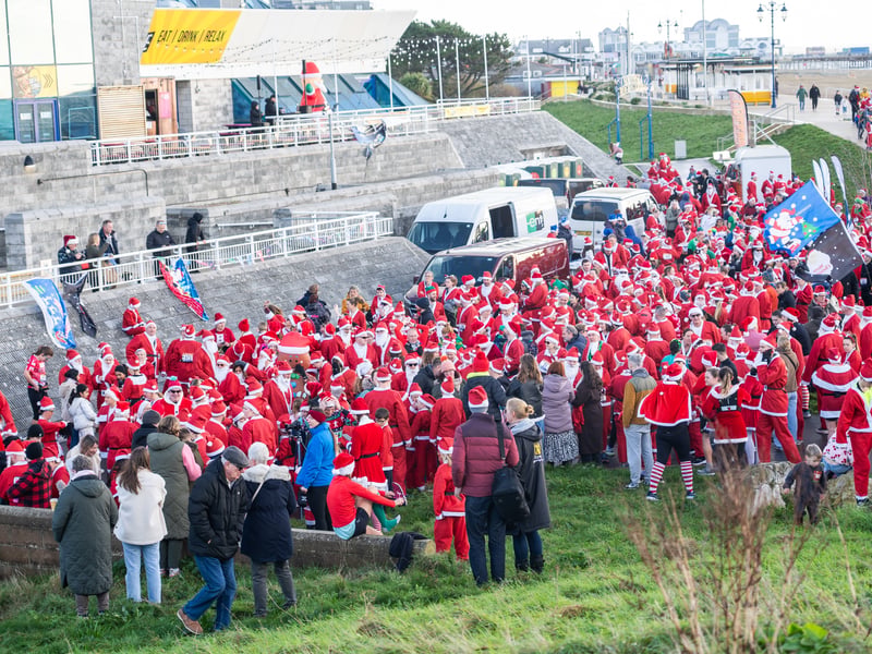 Southsea turned into a sea of red as hundreds of people took part in the Santa 5k and 10k. 


Picture: Alec Chapman