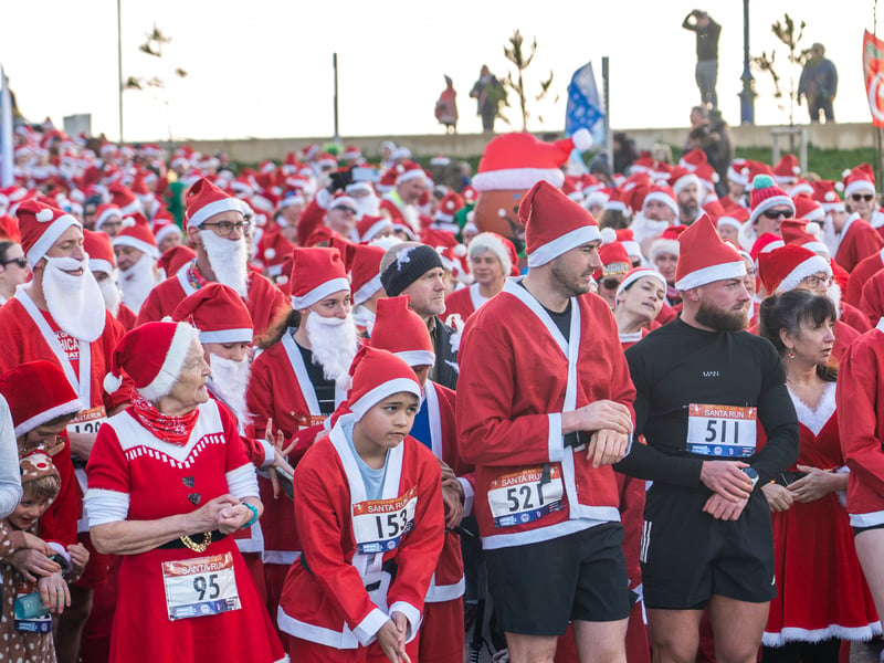 Southsea turned into a sea of red as hundreds of people took part in the Santa 5k and 10k. 


Picture: Alec Chapman