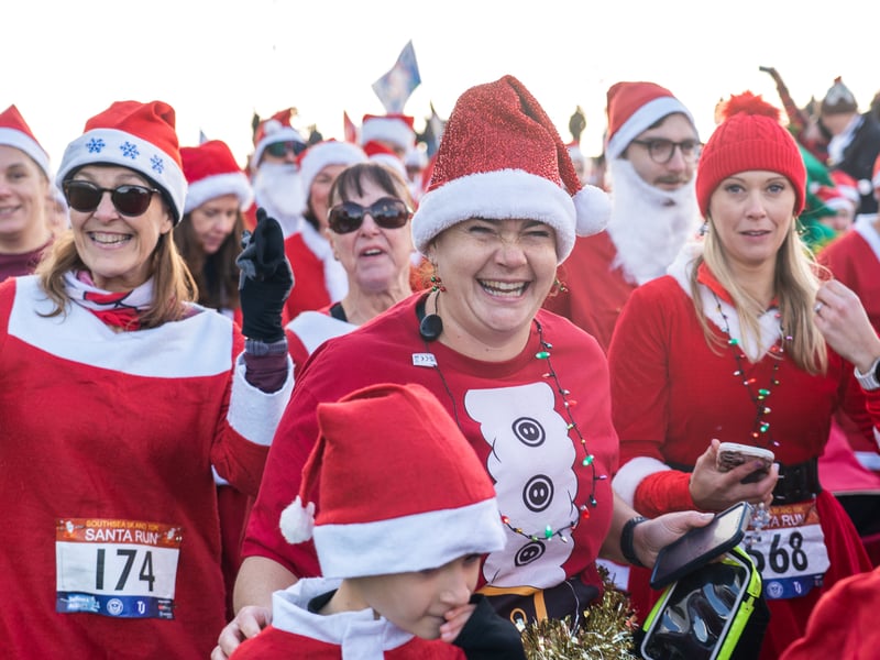 Southsea turned into a sea of red as hundreds of people took part in the Santa 5k and 10k. 


Picture: Alec Chapman