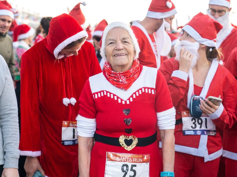 Southsea turned into a sea of red as hundreds of people took part in the Santa 5k and 10k. 


Picture: Alec Chapman