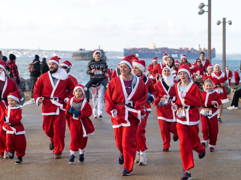 Southsea turned into a sea of red as hundreds of people took part in the Santa 5k and 10k. 


Picture: Alec Chapman