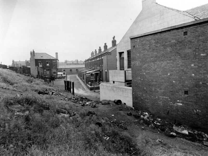 Back Easy Road, seen in the centre of the image, taken from an area known locally as 'the quarry'. The white building is the rear of East Leeds Working Men's Club at number 81 Easy Road. Pictured in July 1951.