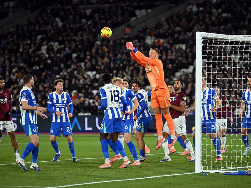 Beaten easily by Bowen when one on one for the opener but then delivered a fine save on 64 minutes to deny the Hammers captain.