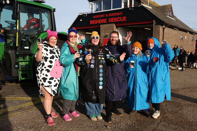 34 epic photos of people braving the cold Solent waters for GAFIRS New ...