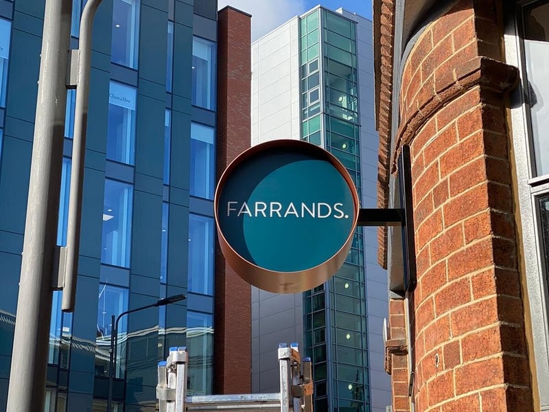 Farrands is an independent bar which can be found in Swinegate, Leeds. The bar offers fine wines, beers and signature cocktails. But of course, it serves a selection of non-alcoholic tipples too.