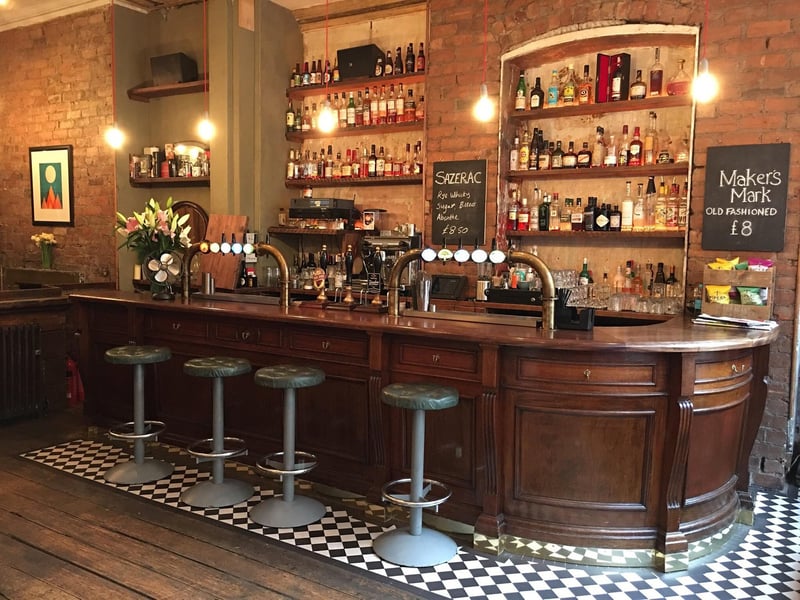 Roland’s which is located on Call Lane has a Winter drinks menu, which features a wide range of alcoholic and non-alcoholic drinks at reasonable prices. Non-alcoholic drinks they serve include Guinness 0.0, Old Mout Berries & Cherries 0%, Cold Bath Alcohol Free Pale Ale and more.