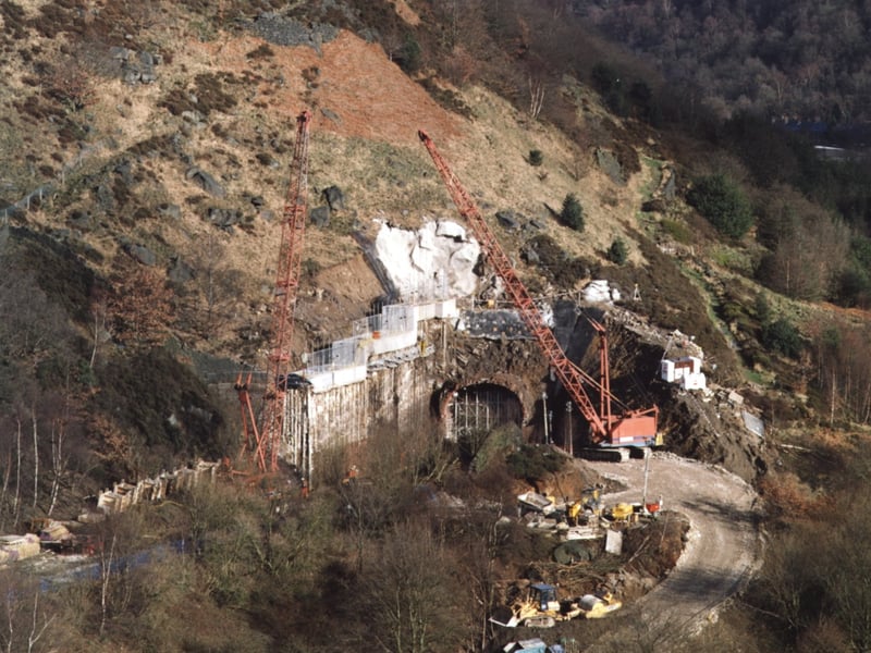 Work underway on the reconstruction of the Horsfall Tunnel in March 1999.