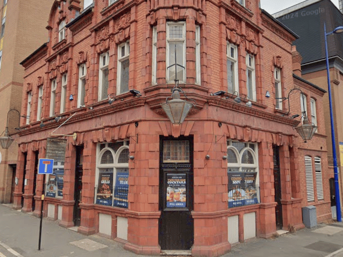 Renowned for its culinary prowess, the pub specializes in authentic Indian cuisine, offering a wide selection of tandoori mixed grills, specialized curries, and Indo-Chinese dishes too. 4.8 rating from more than 500 reviews