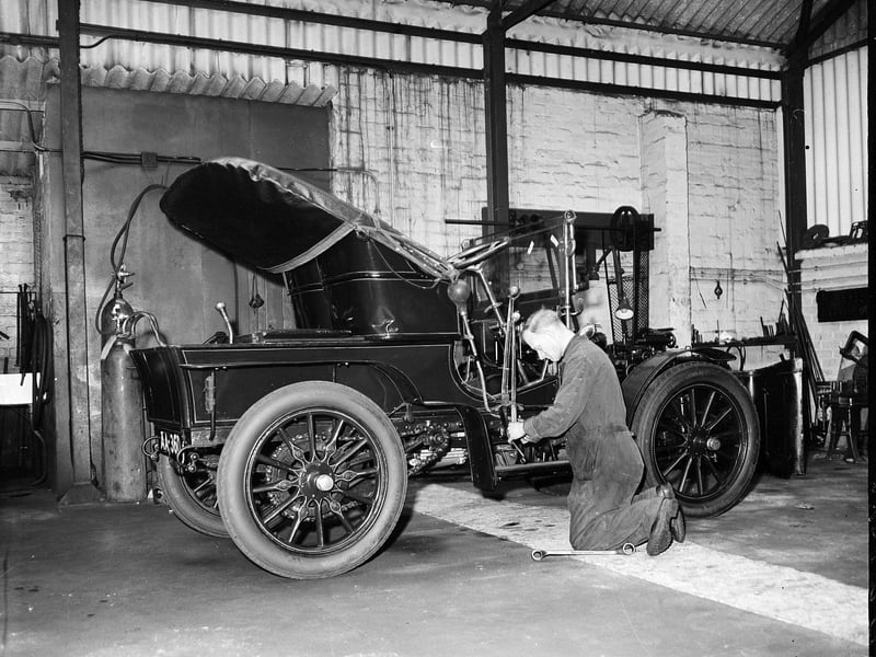 Mechanic Root Penroy working on a 1912 Minerva at Granton in October 1960.