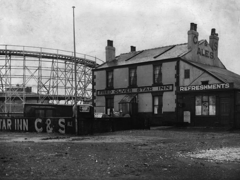 The old Star Inn / Fred Oliver Star Inn , South Shore, Blackpool
Pictured in 1931 - the new Star Inn was built in front of the old