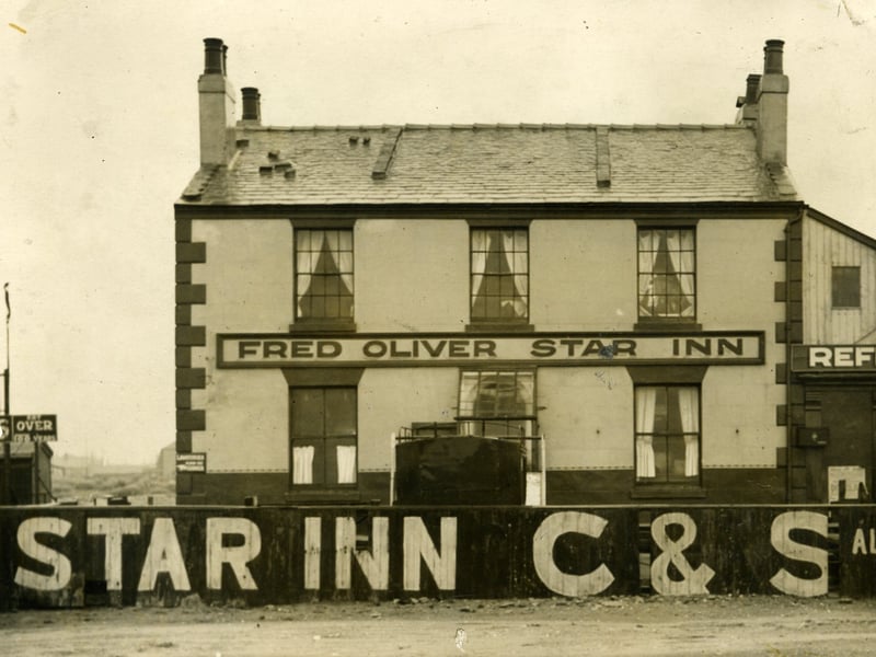 The old Star Inn / Fred Oliver Star Inn , South Shore, Blackpool
Pictured in 1932.
" A reader recalls that in earlier days the Inn was surrounded by the sea at high tide"