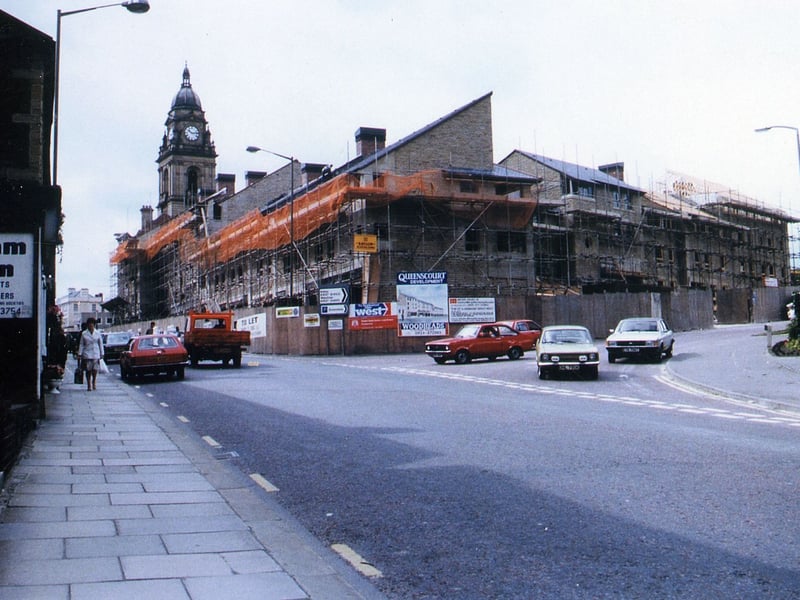 Cars can be seen in Queensway preparing to pull out into Queen Street, (left). In the background a new development is underway called Queens Court, built by Woodheads. The tower of the Town Hall Hall can be seen in the background.
