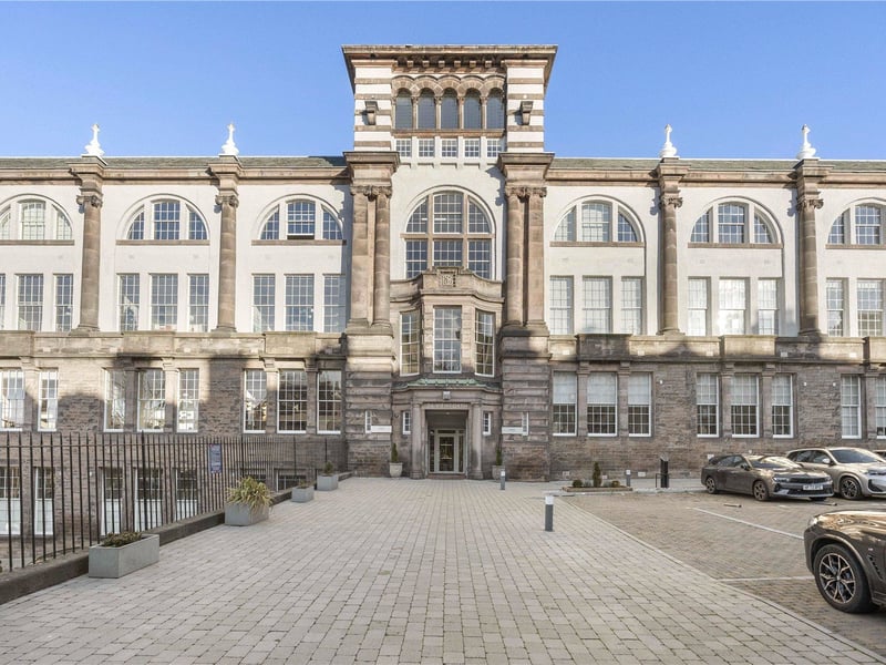 Forming part of the B-listed former Boroughmuir High School, this exceptional three-bedroom, two-bathroom duplex apartment has been tastefully and sympathetically converted.
