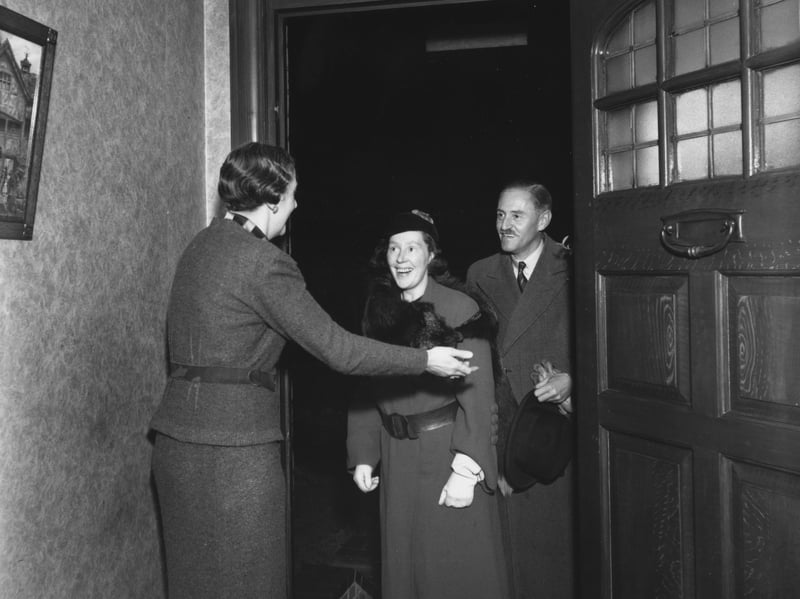 Ben is a way of saying through the house to the inner room, so this is how someone might tell a visitor to come on in and not just stand at the door. The phrase was suggested by Ginny Wilson.