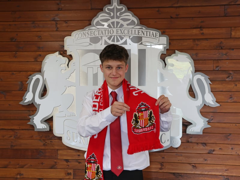 Charlie Dinsdale came on at half-time for Lutsharel Geertruida but struggled to get a foothold as Sunderland fell further behind quickly in the second half. 5