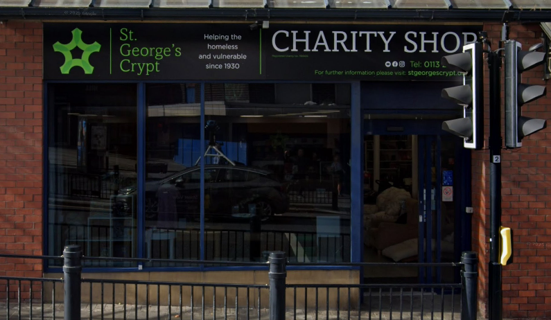 A pillar of the Armley community, this shop is a treasure trove for finding sturdy, pre-loved furniture and bric-a-brac at incredibly low prices. It’s a great spot for students who want to upcycle their own unique desk or bedside table. 📍 Town Street, Armley, Leeds LS12 3UX