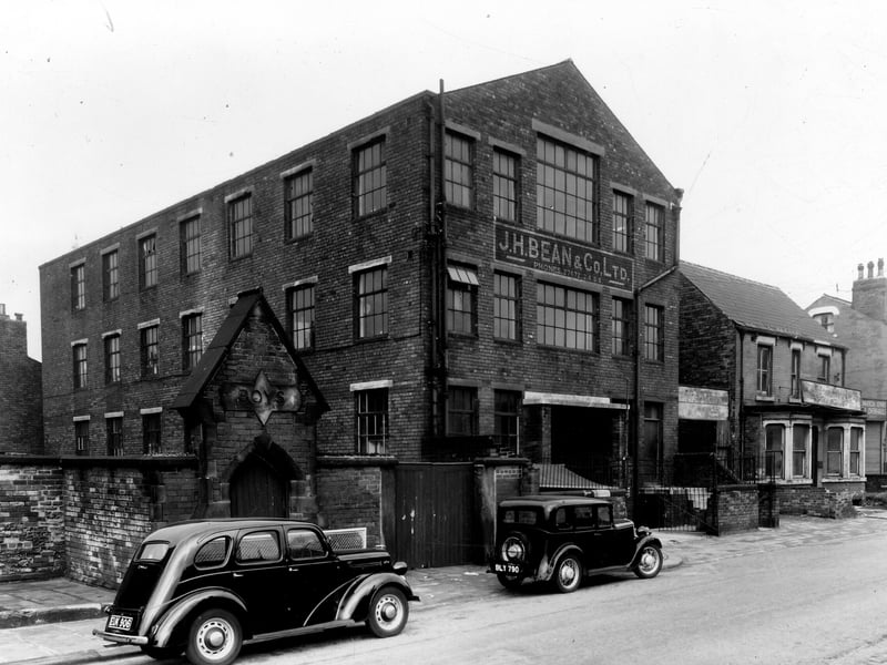 Ventnor Street in November 1959. To the left is the boy's entrance to St. Simon's school, next the premises of J. H. Bean & Co. Ltd, a warehouse for Beans, a company which formed in 1857, based in Basinghall Street then in Albion Street.