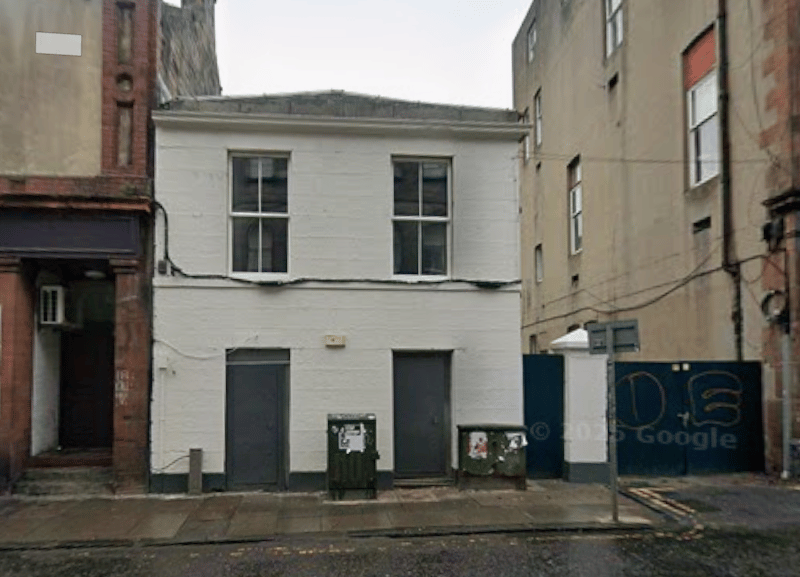 This C-listed warehouse was built in the early 1800s. It is thought to be one of the oldest surviving warehouses in Leith. By the mid 1980s, the building was no longer in use as a warehouse and in the 1990s it was in use as a public house, known as 'Skivvy's'.