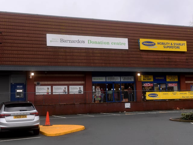 Located right in the heart of the West Shopping Centre, this Barnardos is a goldmine for savvy shoppers. Known for its well-organised racks and friendly volunteers, it’s a go-to for kids' clothes, books, and unexpected homeware gems. 📍 Unit 3, Armley Centre, Leeds LS12 3AS