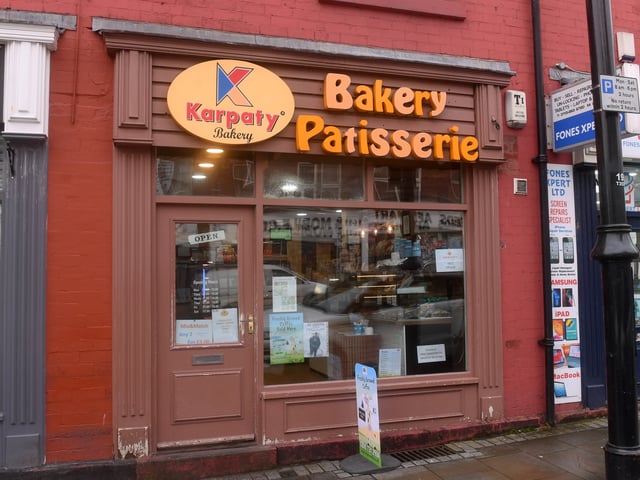  Follow the scent of fresh yeast and honey to Karpaty. This Eastern European gem serves up incredible sourdough, intricate pastries, and traditional cakes that are as beautiful as they are delicious. 📍 79 Town St, Armley, Leeds LS12 3HD
