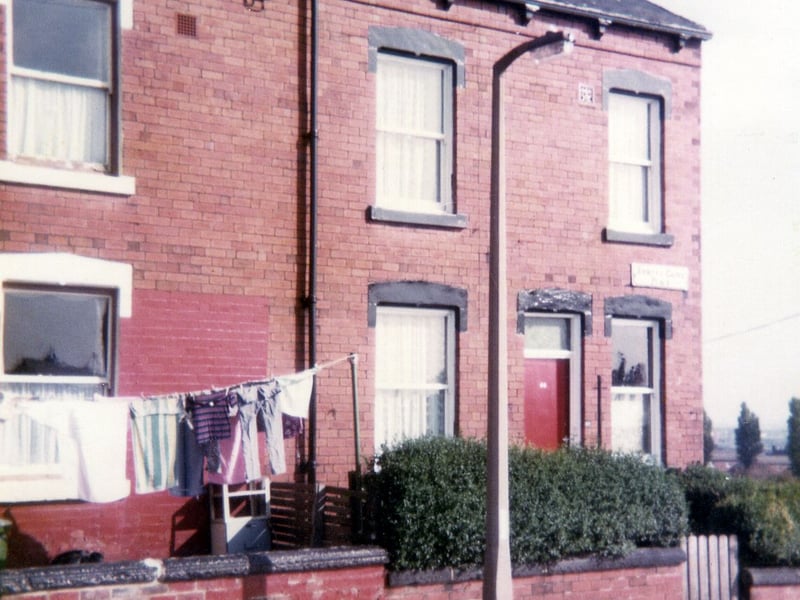 Terraced housing on Armley Grove Place showing no.48, right, and 50, left. The houses, which form back-to-backs with Fitzarthur Street, have small front yards, with a washing line covering that of no.50. They were shortly to be demolished. Pictured in October 1983.