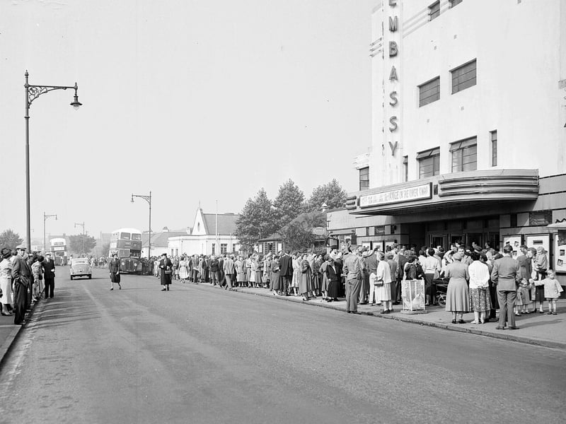 Queues for a a "bob-a-head concert" at the Embassy Cinema in Pilton in 1958.