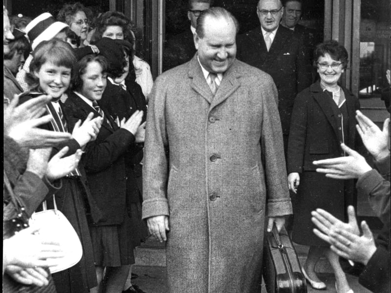Russian violinist David Oistrakh applauded by school children after a performance in the Embassy Cinema in Pilton in August 1962.
