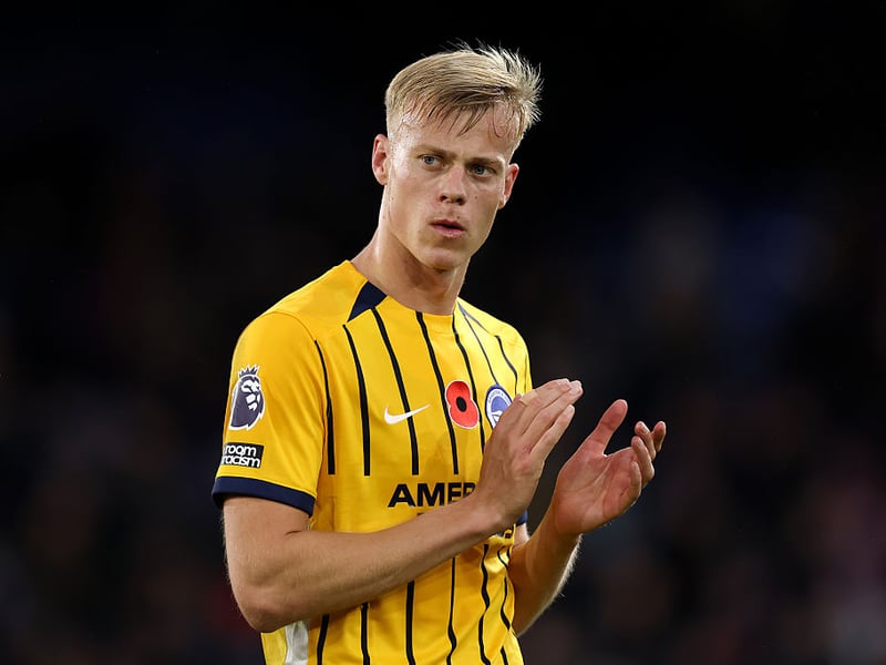 10 minutes in and Van Hecke is pressing Fulham on their 18-yard box. Watching him evolve over the past few seasons has been great. Nice range of passing and didn't deserve to be on the losing side.