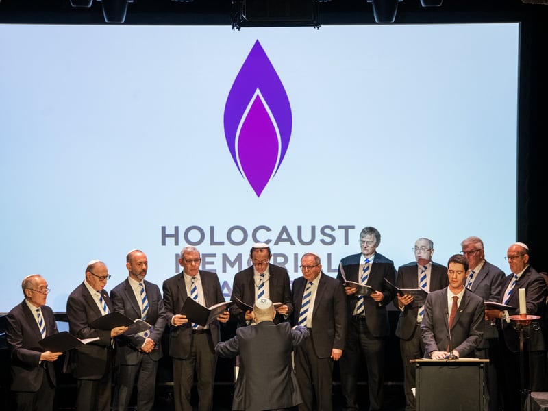 A memorial prayer was sung by the Lord Mayor’s Chaplain, Rabbi Anthony Gilbert, to close the event.