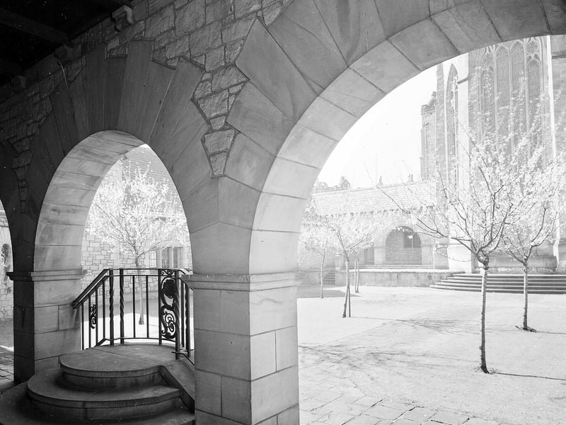 The cloister courtyard of Reid Memorial Church in Blackford Avenue in 1950.