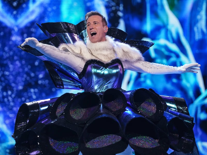 This was the moment that Anton Du Beke was unmasked as Arctic Fox in episode five. 