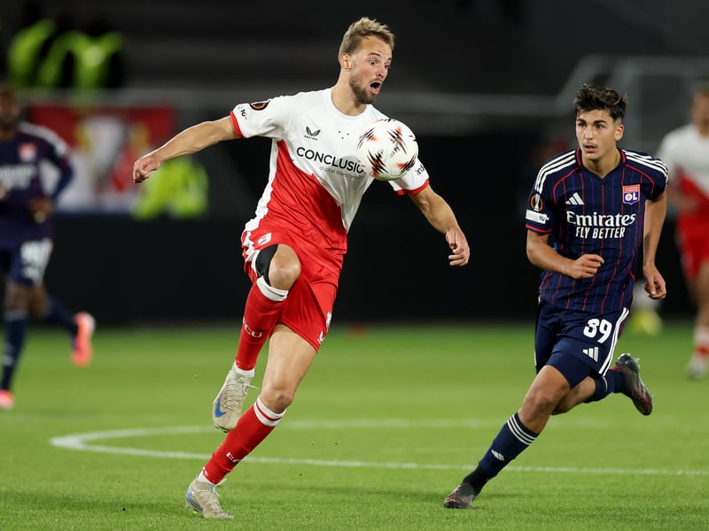 The Dutch frontman is out with an ankle injury he suffered in late-November.