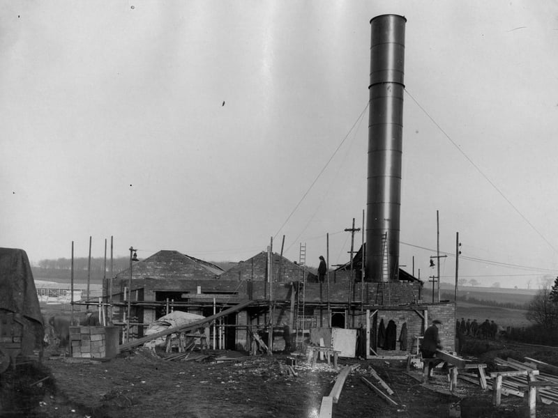 The Boiler House under construction. The first portion was completed in January 1916. The Yorkshire Electric Power Company was to supply the power to drive the heating pumps and provide lighting throughout the factory.