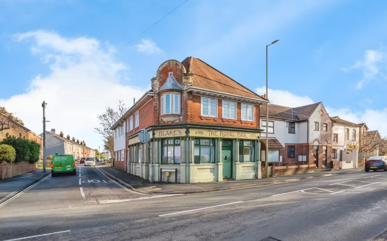 Take a look inside the former Royal Oak Pub which is now being sold as a one bedroom flat for £120,000. 
