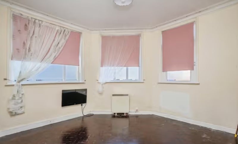 Take a look inside the former Royal Oak Pub which is now being sold as a one bedroom flat for £120,000. 