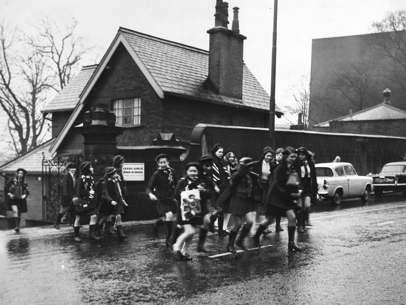 Pupils cross Headingley Lane on their way home from Leeds Girls' High School in January 1970