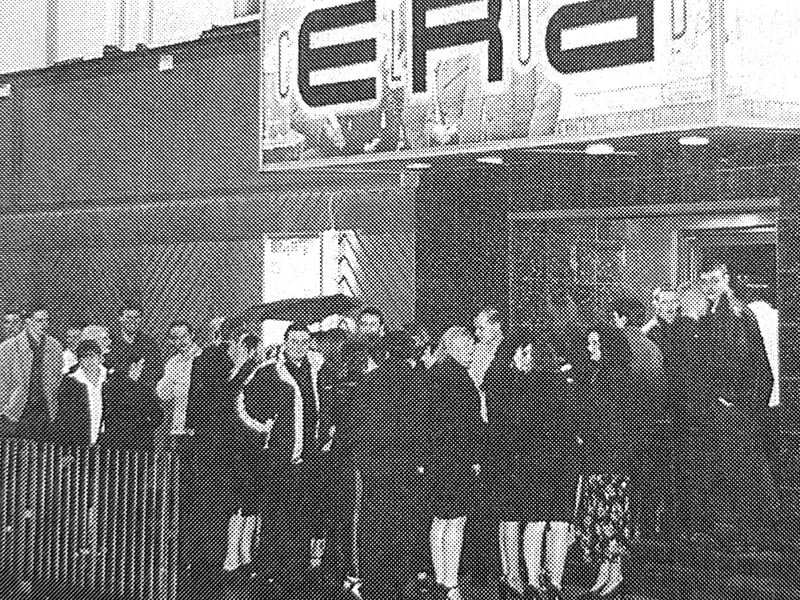 Revellers queue up for the opening of Kirkcaldy's newest nightclub, Era, in 2000