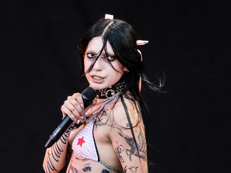 American singer-songwriter DeathbyRomy is known for her catchy alternative music, which she will bring to Glasgow’s iconic King Tut’s Wah Wah Hut on Wednesday, February 18.