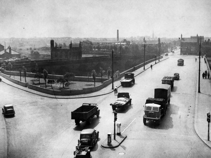 The new bridge with Chantry Bridge on left. Pictured in June 1947.