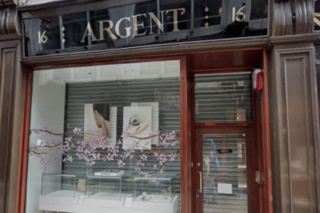 Established in 1989, Argent has carved out a niche in the historic Thorntons Arcade by focusing on contemporary British craftsmanship. They showcase a curated selection of high-design pieces from some of the UK’s most celebrated silversmiths, including the likes of Alex Monroe. 💍 16 Thornton's Arcade, Leeds LS1 6LQ