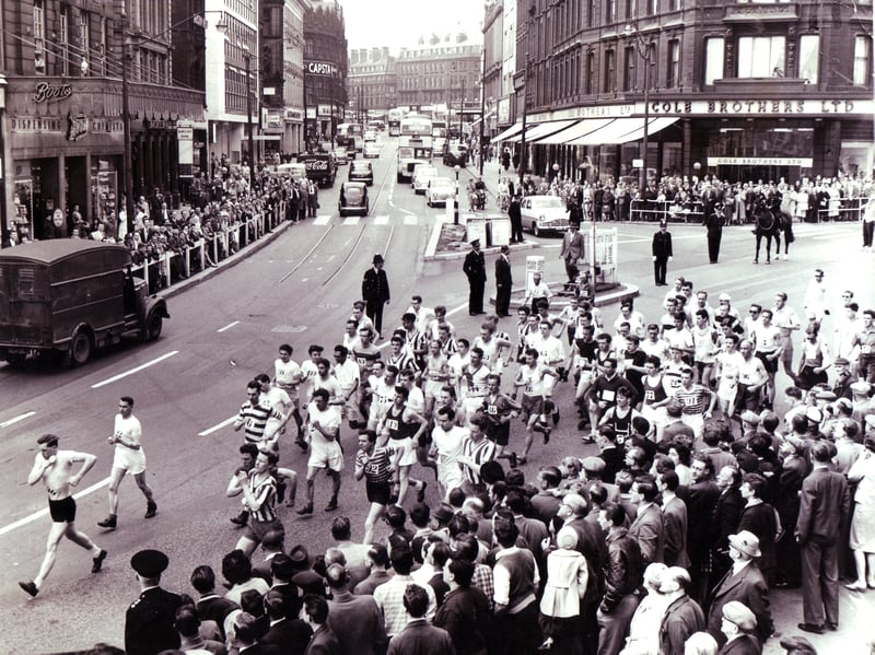 The start of the Star Walk in 1961, at the junction of High Street and Fargate, Sheffield city centre, with Cole Brothers department store top right