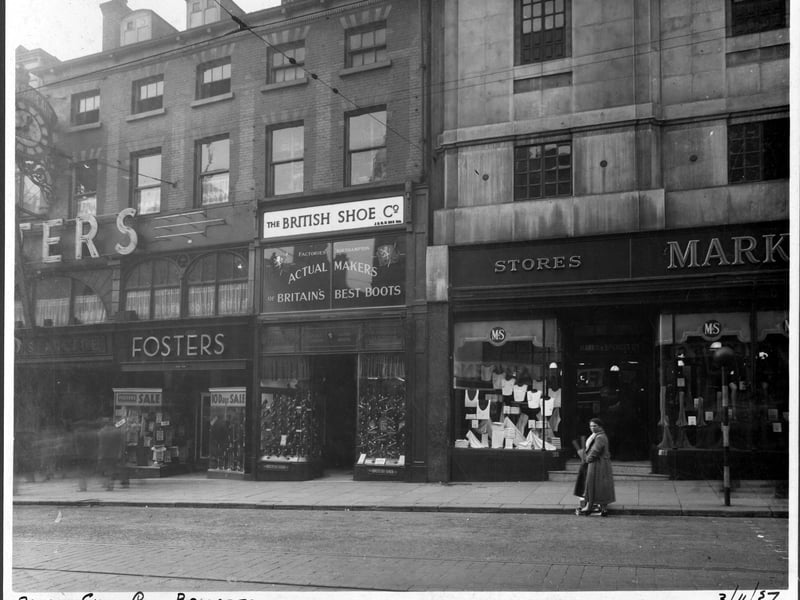 Briggate in November 1937. Queens Arcade, built on the site of the Rose and Crown Hotel.