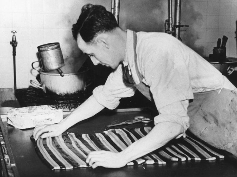 Making mint humbugs at Santos Sweet Factory, Wigan, in around 1950