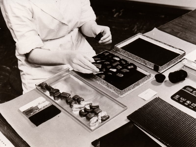 Packing Black Magic chocolate gift boxes in 1956